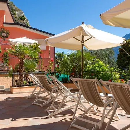 La Gardenia & Oleandra 4*