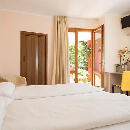 La Gardenia & Oleandra 4*